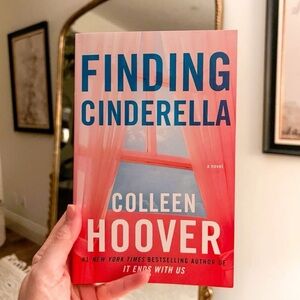 🎀3/$25🎀 Finding Cinderella by Colleen Hoover Paperback Book